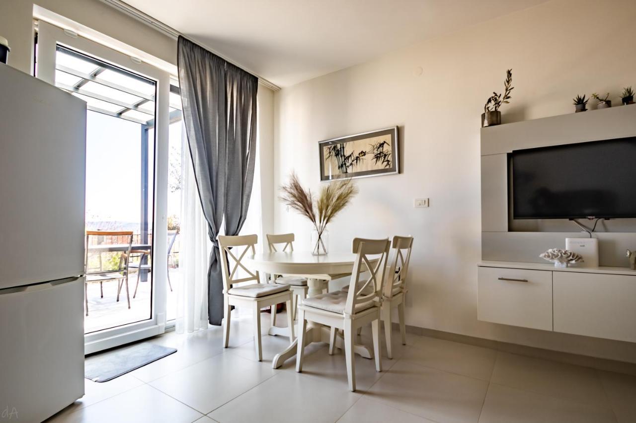 Boutique La Perla Jacuzzi Apartment Murter Exterior photo