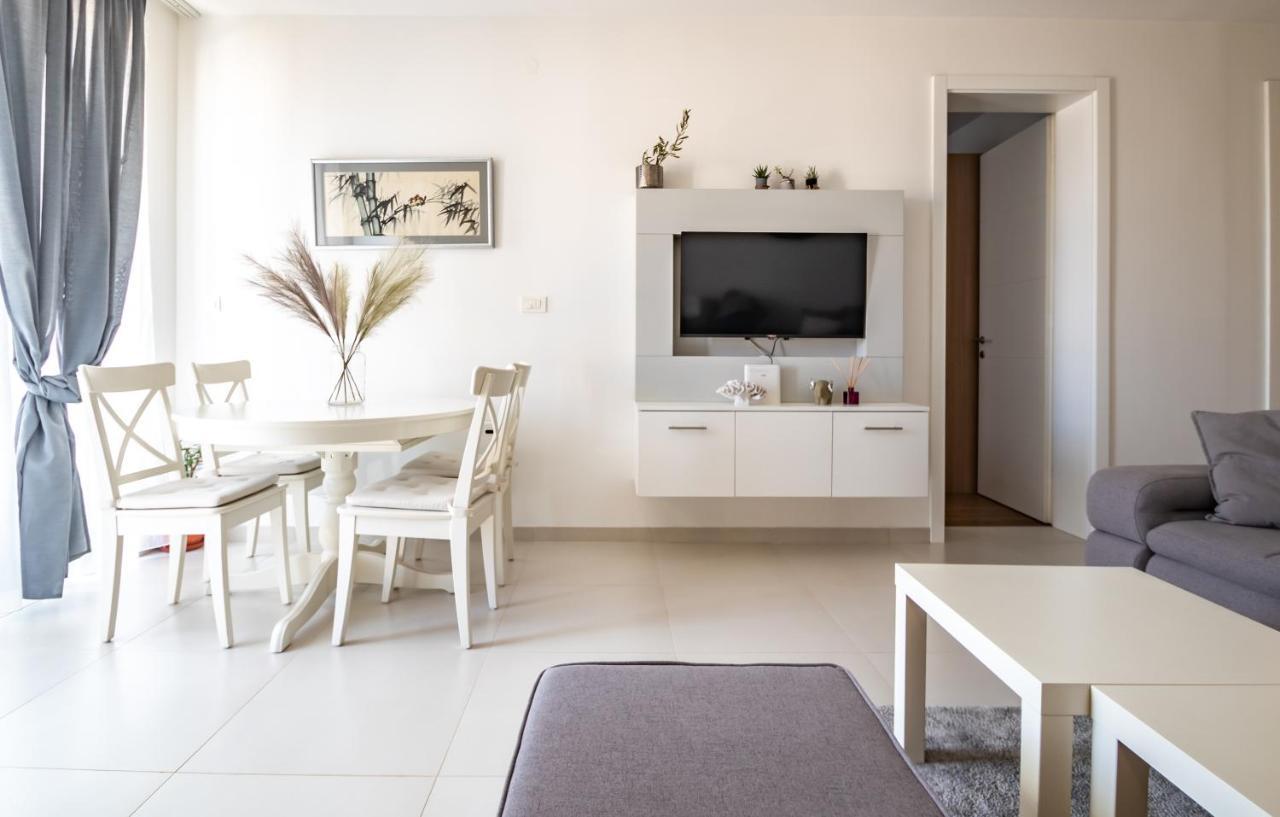 Boutique La Perla Jacuzzi Apartment Murter Exterior photo