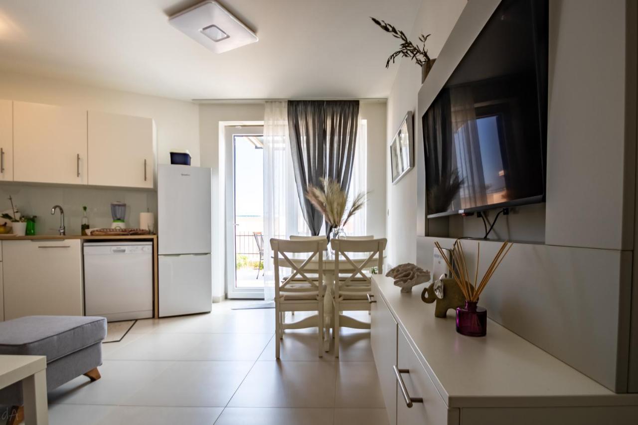 Boutique La Perla Jacuzzi Apartment Murter Exterior photo