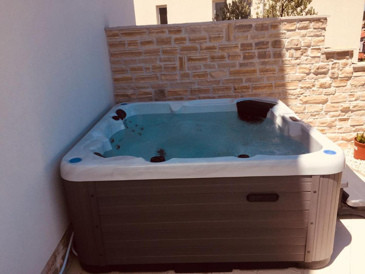 Boutique La Perla Jacuzzi Apartment Murter Exterior photo